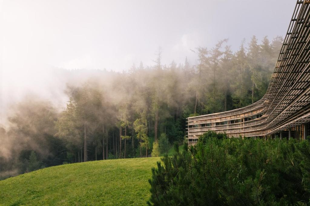 Exterior view of Vigilius Mountain Resort