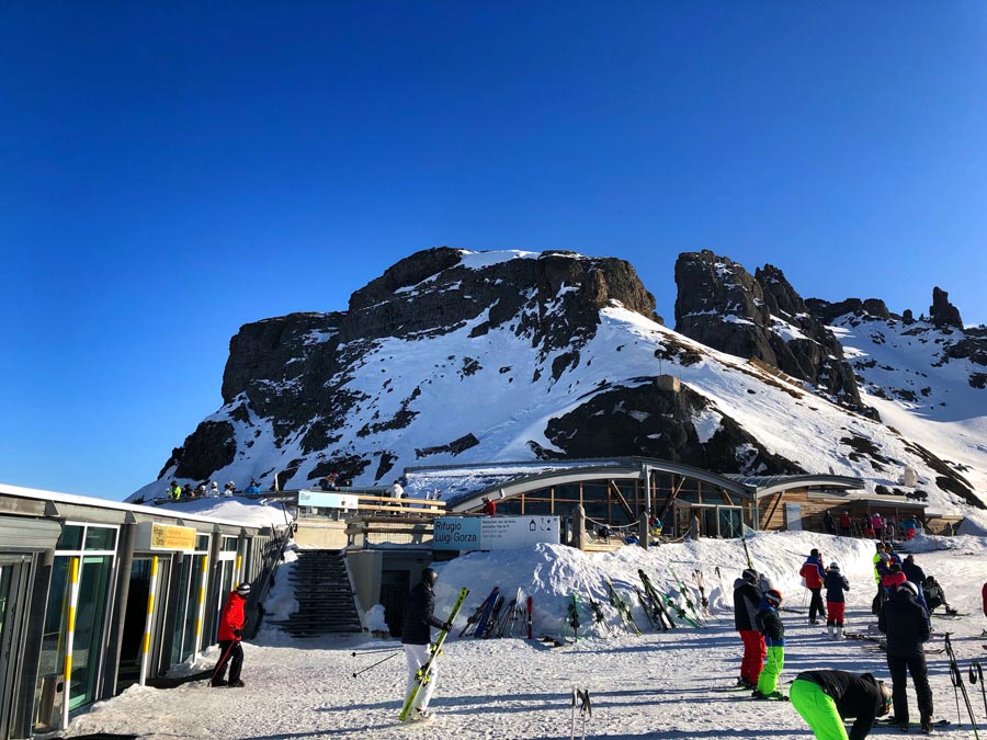 Estação de Ski nas Dolomitas / Skiing in the Dolomites